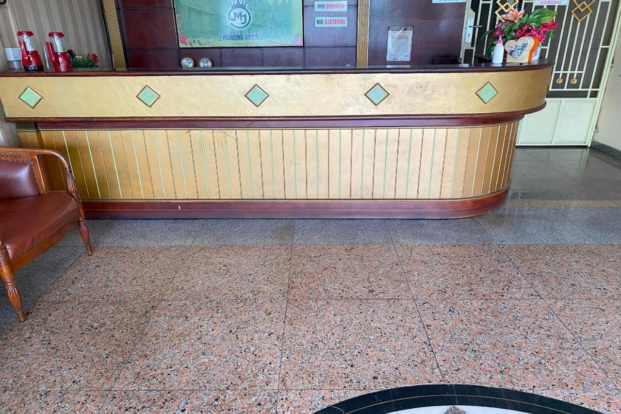 Oyo 92702 Minang Jaya Nagoya Exterior foto
